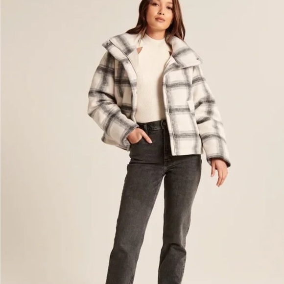 Abercrombie and Fitch plaid puffer coat - Picture 2 of 6
